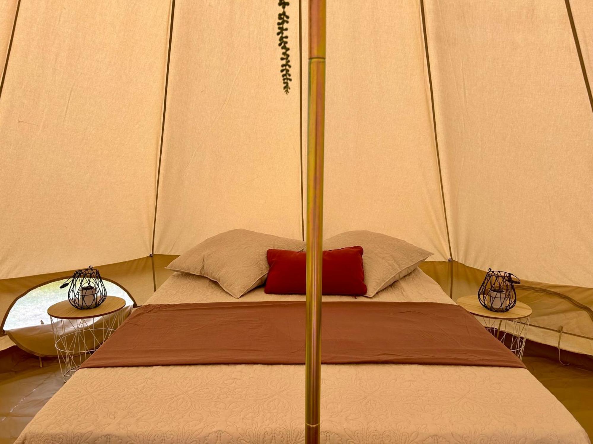 Chambre Au Jardin Tente De Charme Eguzon-Chantome Екстер'єр фото